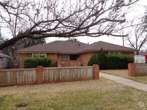 Building Photo - Great Southside Home