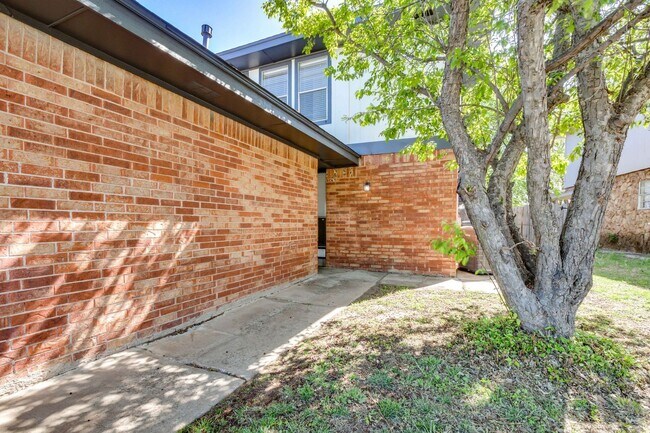 Building Photo - Three bed/2.5 bath in Harvest Hills