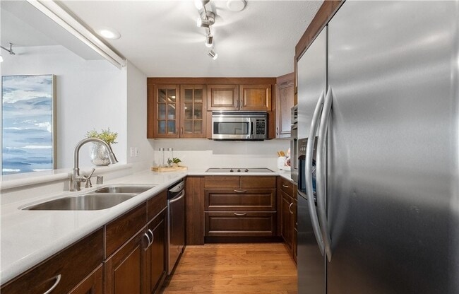 Building Photo - 700 E Ocean Blvd