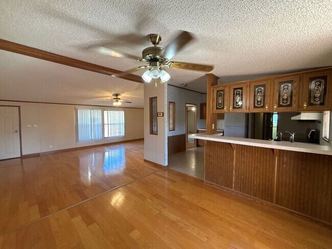 Building Photo - READY TO VIEW NOW! Adorable 3 Bed 2 Bath Home in New River NO HOA