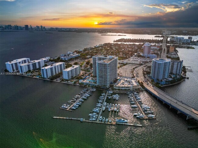 Building Photo - 7601 E Treasure Dr