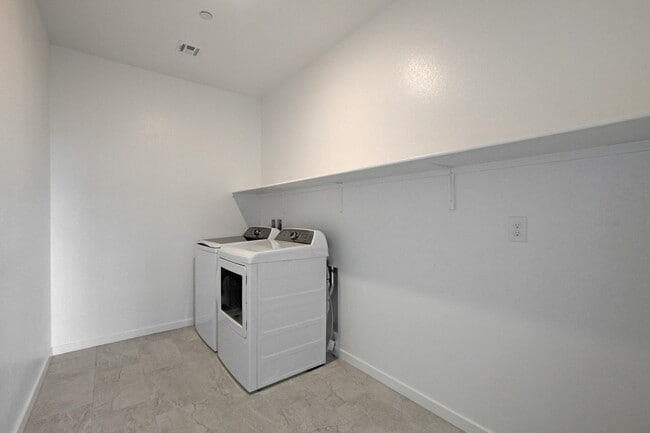 Building Photo - NEW NEXT GEN 4 Bedroom, 2 Story Home in CADENCE!