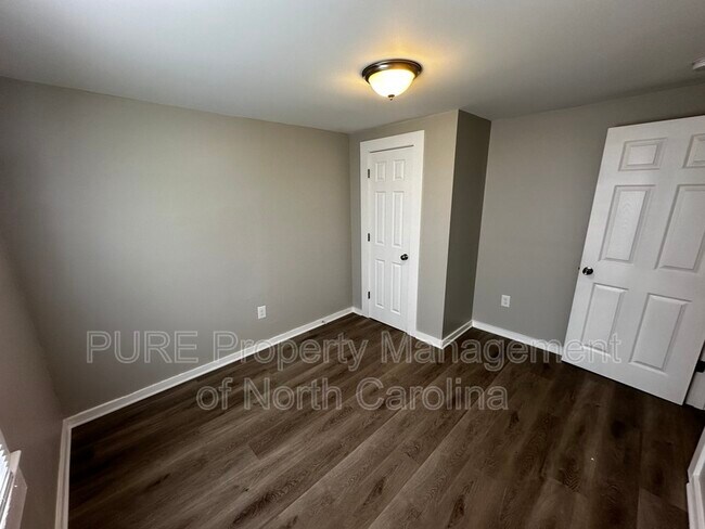 Building Photo - 204 Bookington Dr