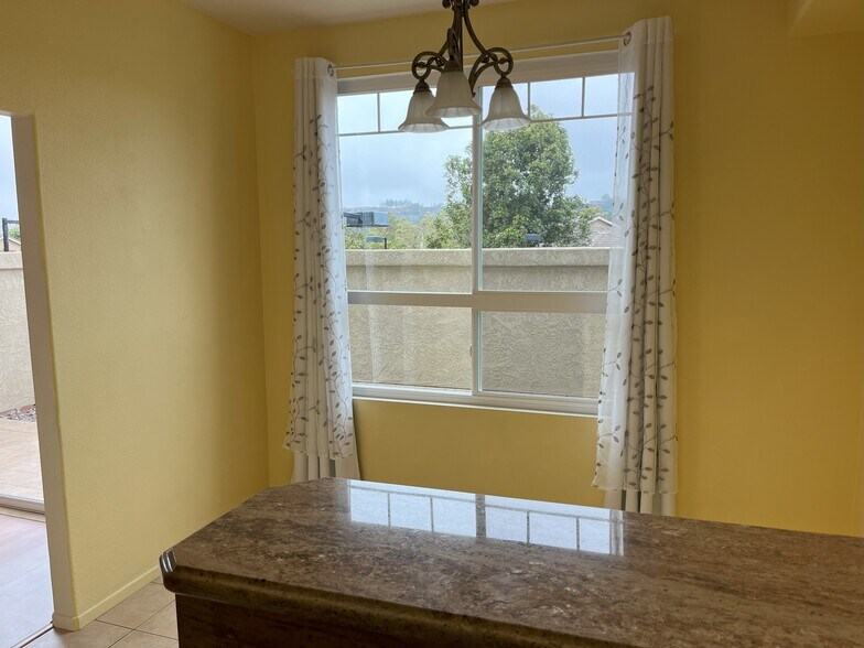 Building Photo - 3636 Ruette de Ville