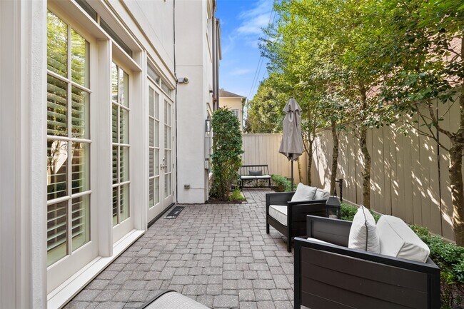 Building Photo - 1202 Wynden Commons Ln