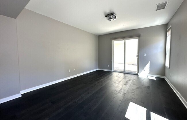 Building Photo - Civita/Apex – Luxury 3BR 3.5BA, Valley Vie...