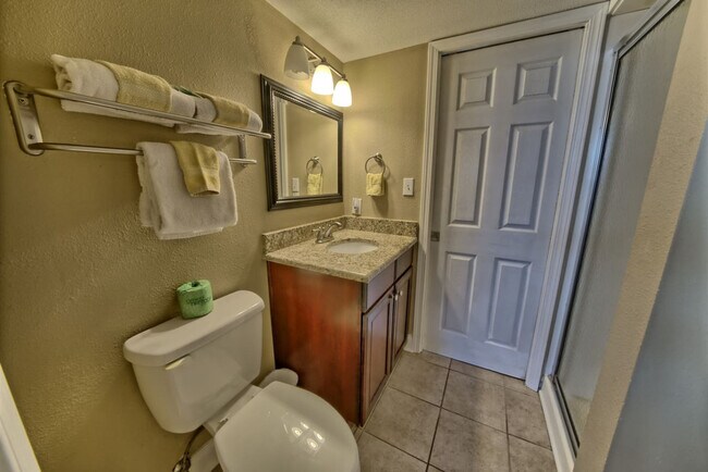 Building Photo - 7205 Thomas Dr