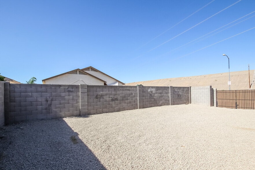 Building Photo - 11502 W Corrine Dr