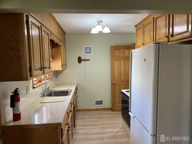 Building Photo - 30 Cypress St