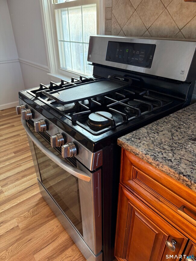 Building Photo - 1084 E Main St