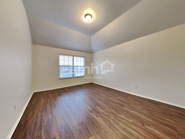 Building Photo - 6005 Stirrup Iron Dr