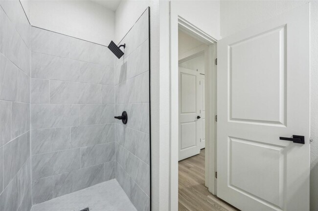 Building Photo - WOW! Modern & Brand-New Home in Samson Park!