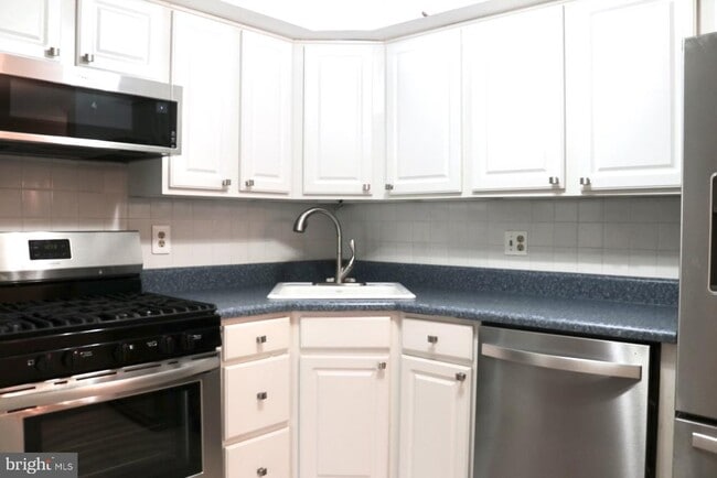 Building Photo - 103 Woodhollow Dr