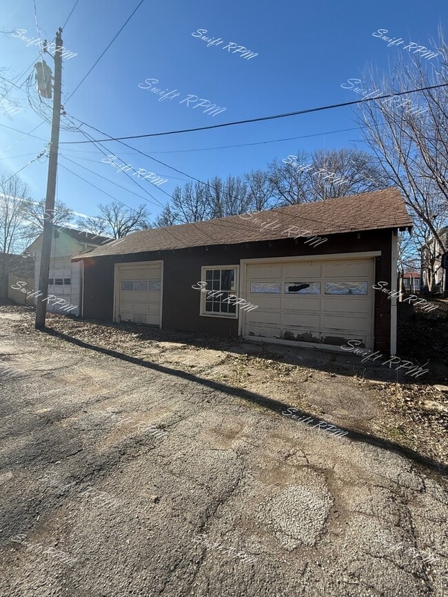 Building Photo - 909 3rd Ave