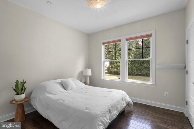 Building Photo - 17601 Crystal Spring Terrace