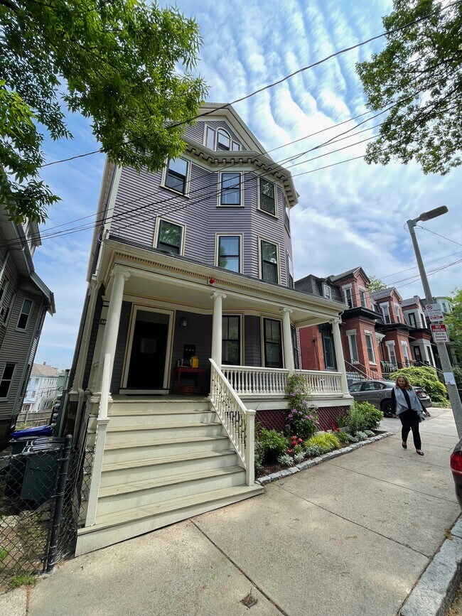 Building Photo - 32 Sheridan St