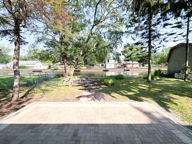 Building Photo - 35381 Dern Dr