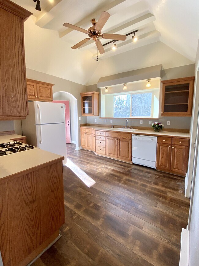 Building Photo - 955 5th St