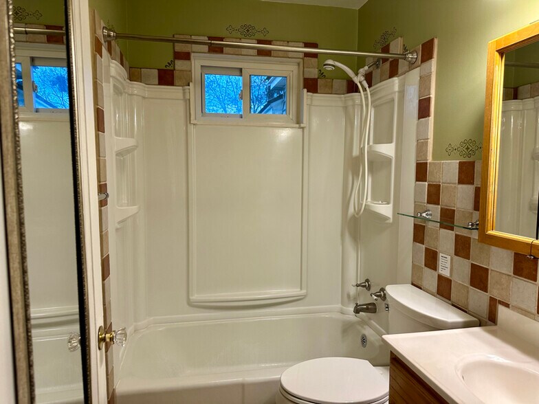 Building Photo - 114 Taulman St