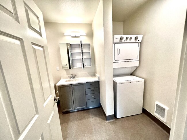 Building Photo - 2330 Yakima Ct