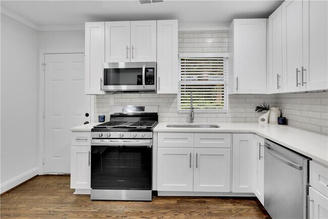 Building Photo - 2222 Beecher Cir SW