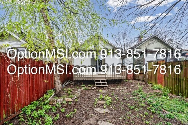 Building Photo - West Plaza!!!