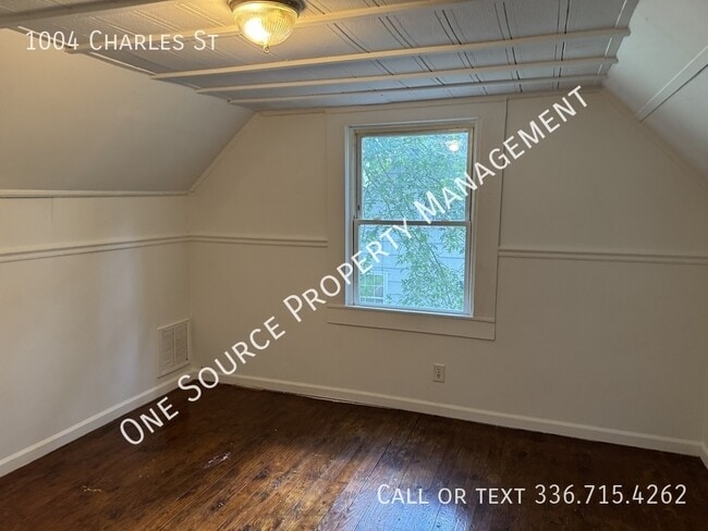 Building Photo - 1004 Charles St