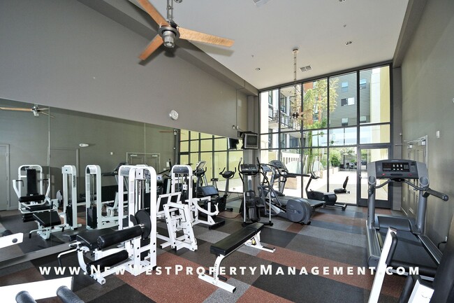 Building Photo - Spectacular Little Italy Loft at Doma, 2 Parking Spaces! Small Pet OK!