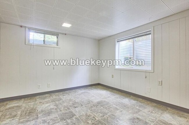 Building Photo - 4 Bedroom, 2 Bath Home with Primary on Main Floor, Basement and Large Fenced Yard