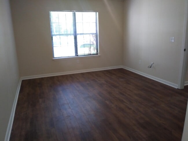 Building Photo - 1608 Akridge Dr