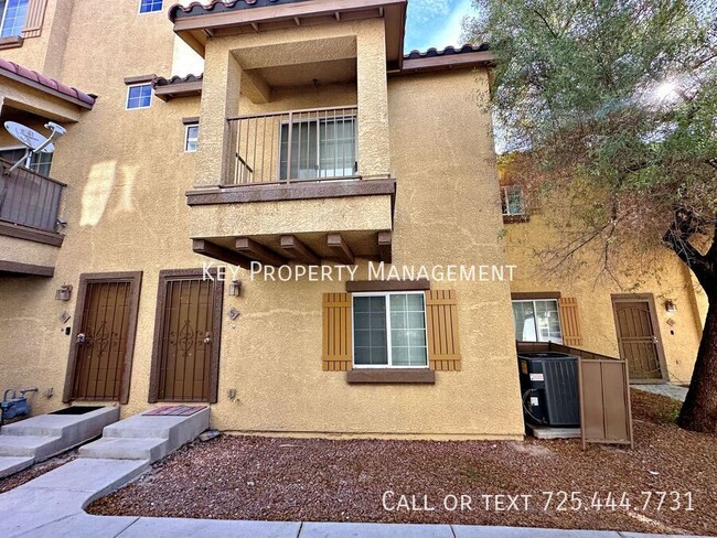 Building Photo - TRI-LEVEL 3 BEDROOM, 2.5 BATH TOWNHOME IN ...