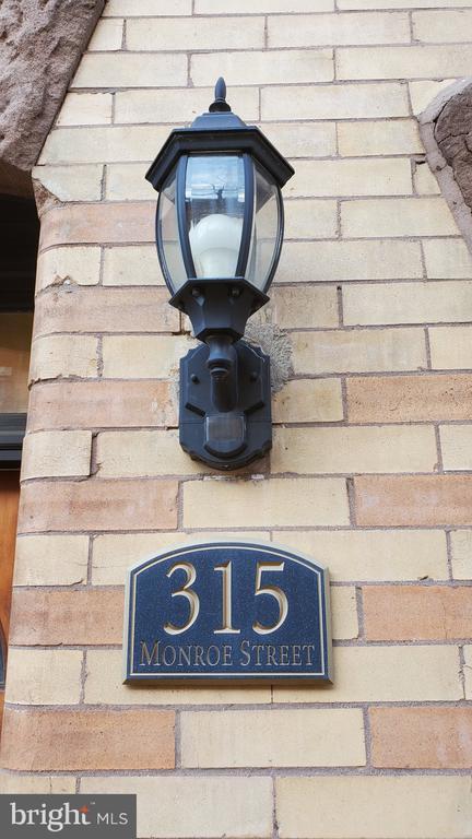 Building Photo - 315 Monroe St