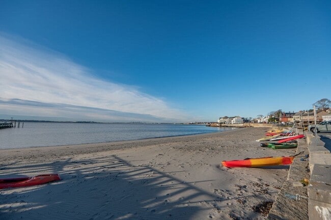 Building Photo - 432 Humphrey St