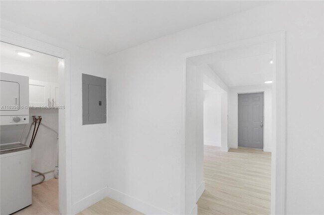 Building Photo - 607 SW 3rd St