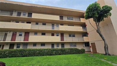 Building Photo - 1450 NE 191st St