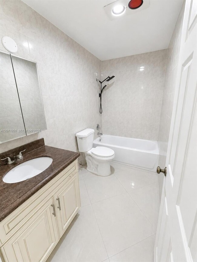 Building Photo - 8142 Silver Palm Ct