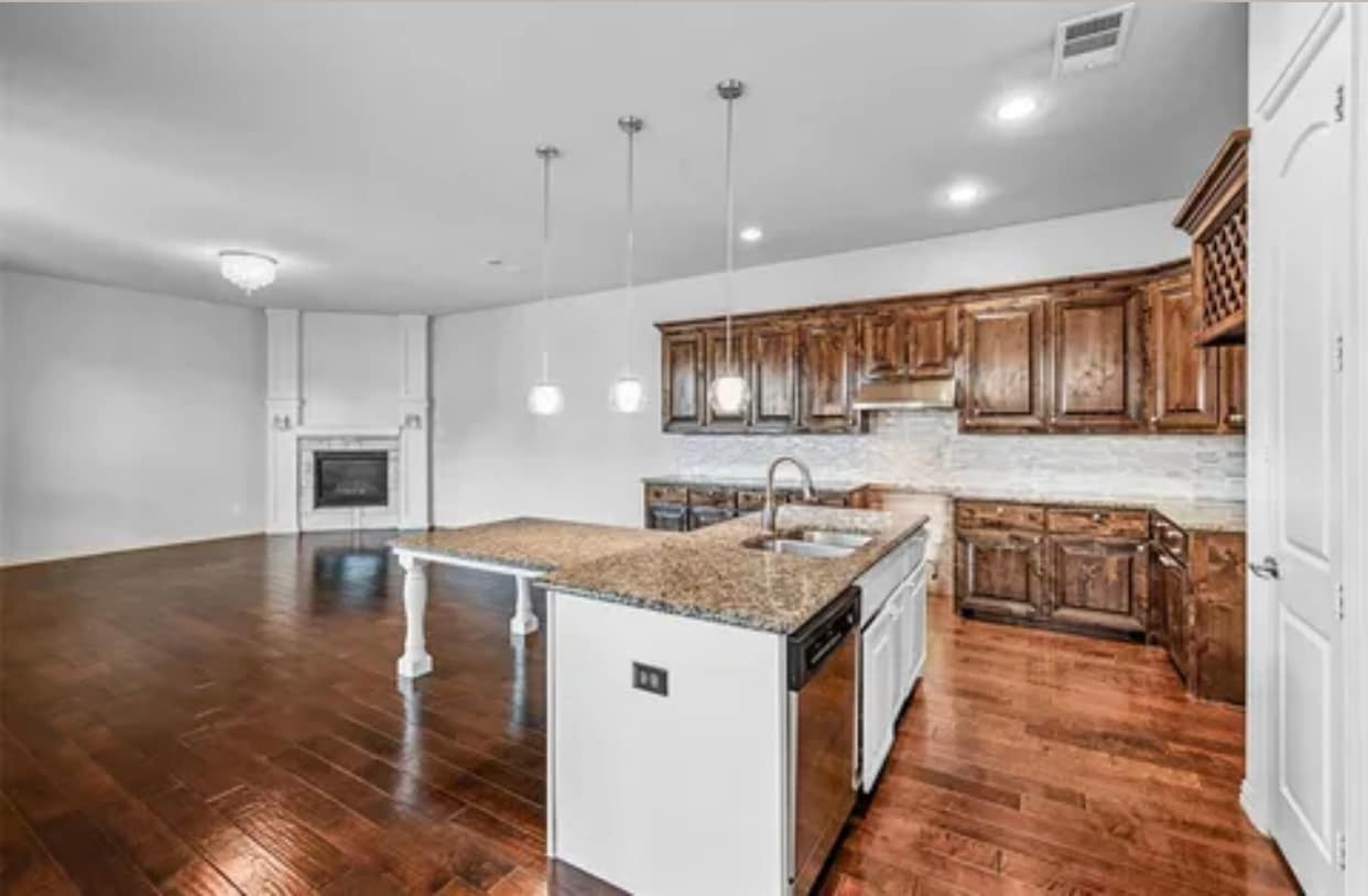 Building Photo - 1018 Ivy Charm Way