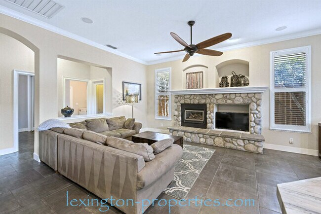 Building Photo - Modern, Single-story Home, in Exclusive Gated Golf course Community - Heritage at Diamond Oaks.