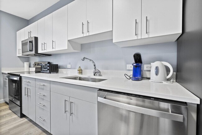 Building Photo - 95 Broadway-SI ID1343268P