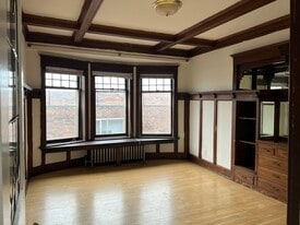 Dining - 2313 E Webster Pl