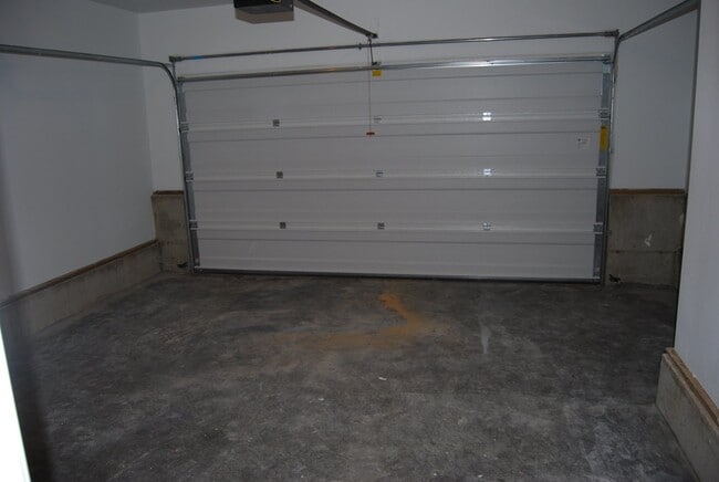 Building Photo - 3 Bedroom 2.5 Bath Newberg