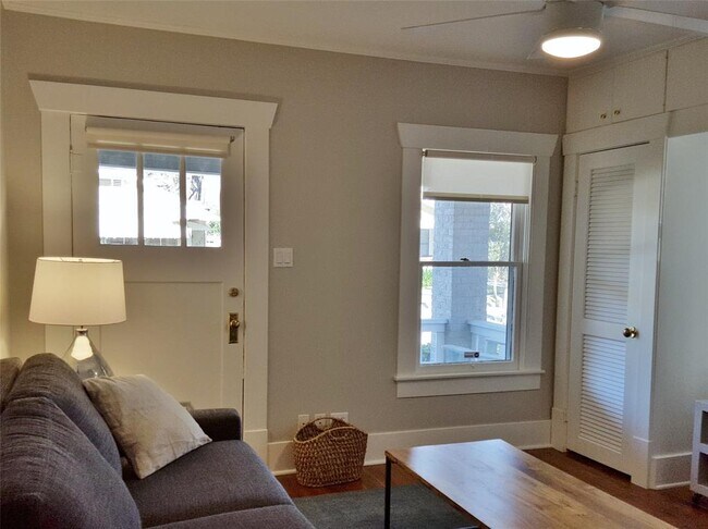 Building Photo - 1018 Highland St