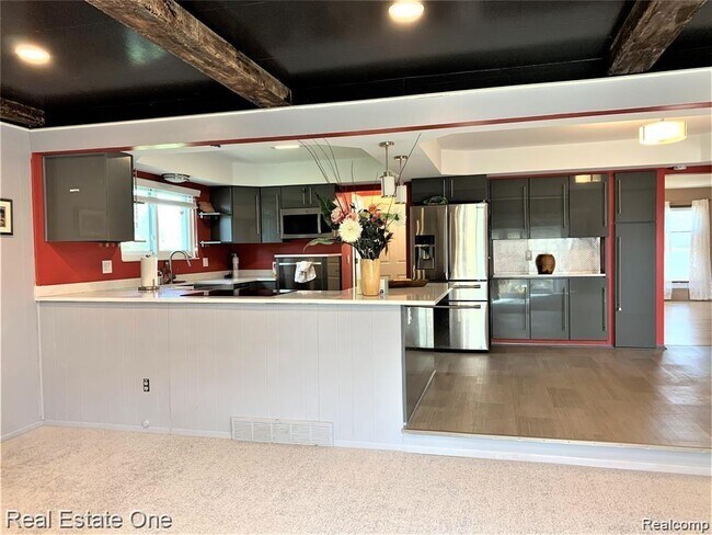 Building Photo - 5051 Falmouth Dr