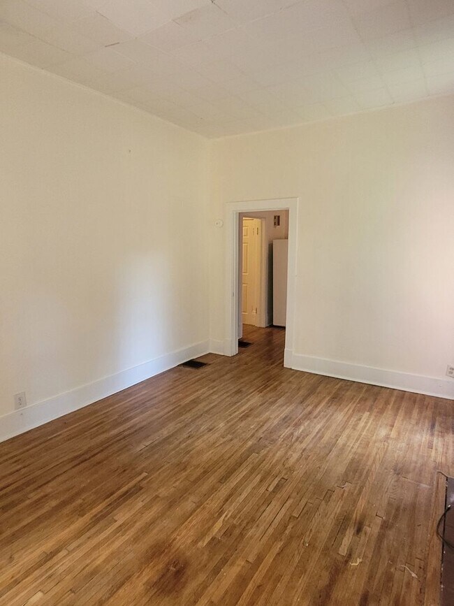 Building Photo - 1404 Bass Ave