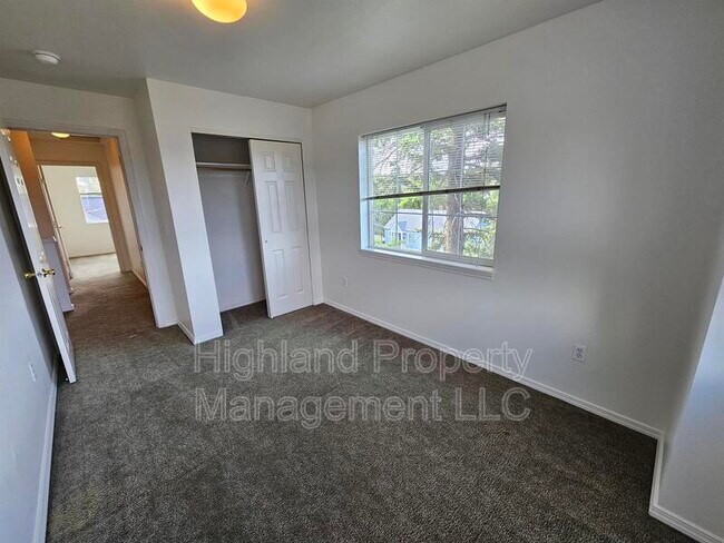 Building Photo - 316 NE Whitman St