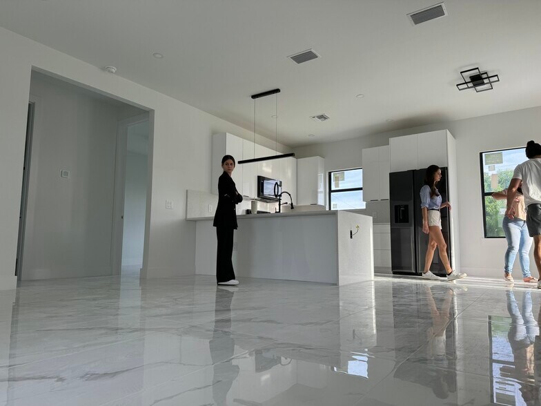 Building Photo - 3609 1st St SW