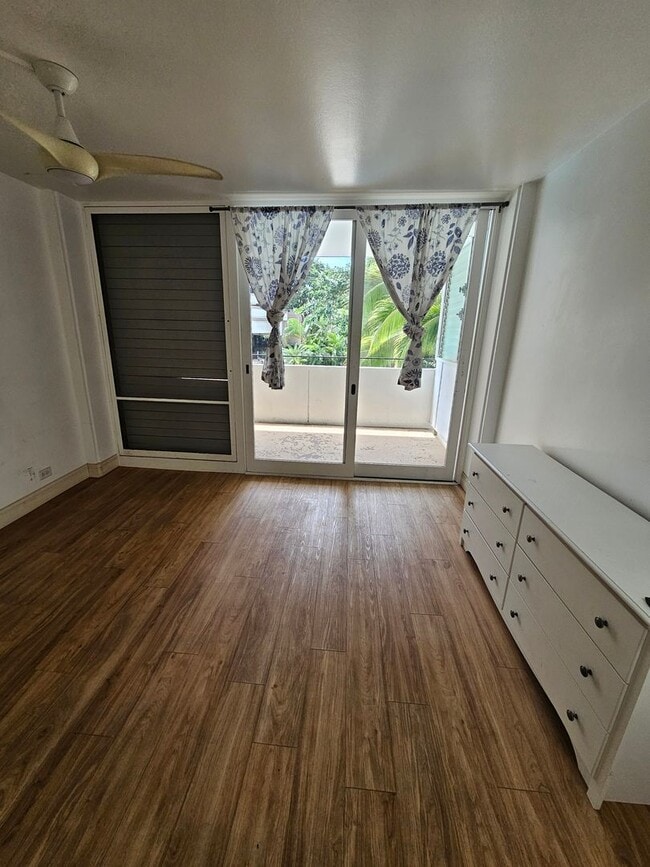 Building Photo - Fully Furnished. Updated. Waikiki (No parking)