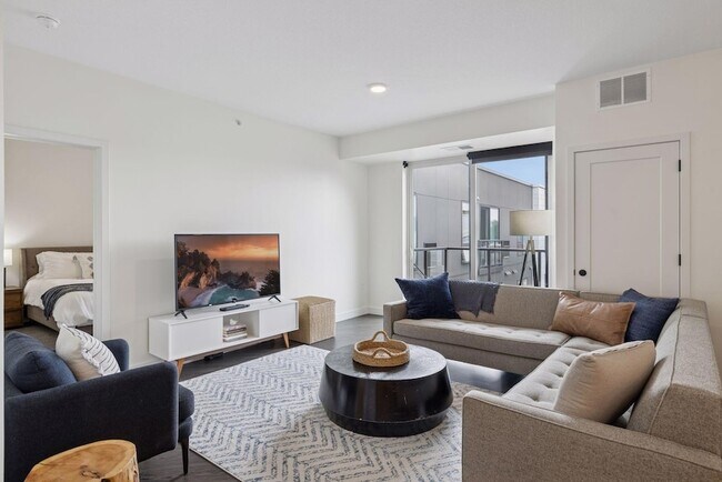 Building Photo - 12610 Ridgedale Dr