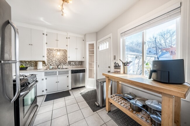 Building Photo - 4249 18th Ave S