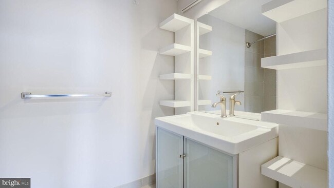 Building Photo - 444 N 4th St